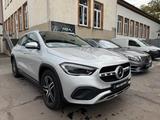 Mercedes-Benz GLA 250e PANO/DISTR/FAHRASSIST/STANDHZNG - Mercedes-Benz GLA 250 Gebrauchtwagen in Berlin