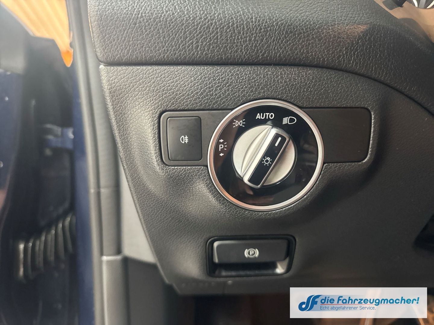 Fahrzeugabbildung Mercedes-Benz CLA 180 Shooting Brake AMG Sportpaket Navi LED *