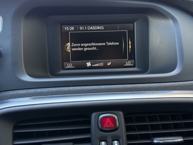 Volvo V40 Kinetic*LED*TEMPOMAT*SOUND*PDC*1.HAND*TOP