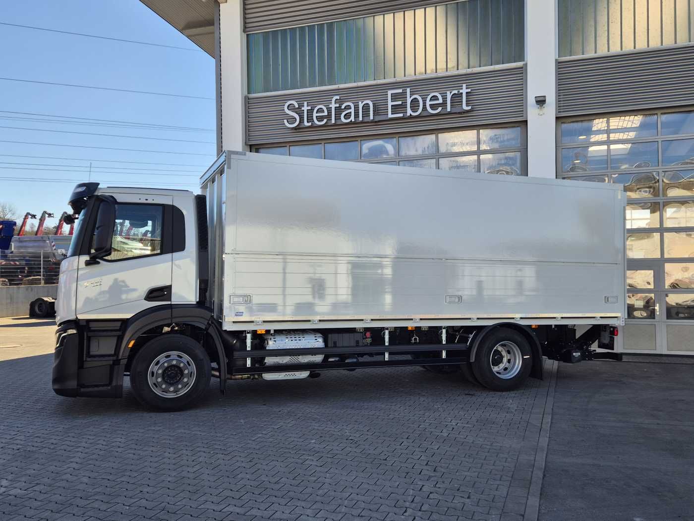Fahrzeugabbildung Iveco S-Way AD190S40/FP Böse Schwenkwand LBW 2x AHK