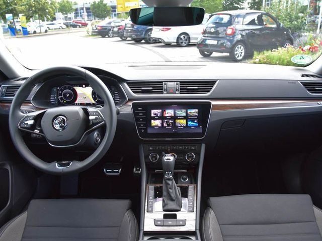 Fahrzeugabbildung SKODA Superb Combi Scout 2,0l TDI 147 kW 4x4 DSG + PDC
