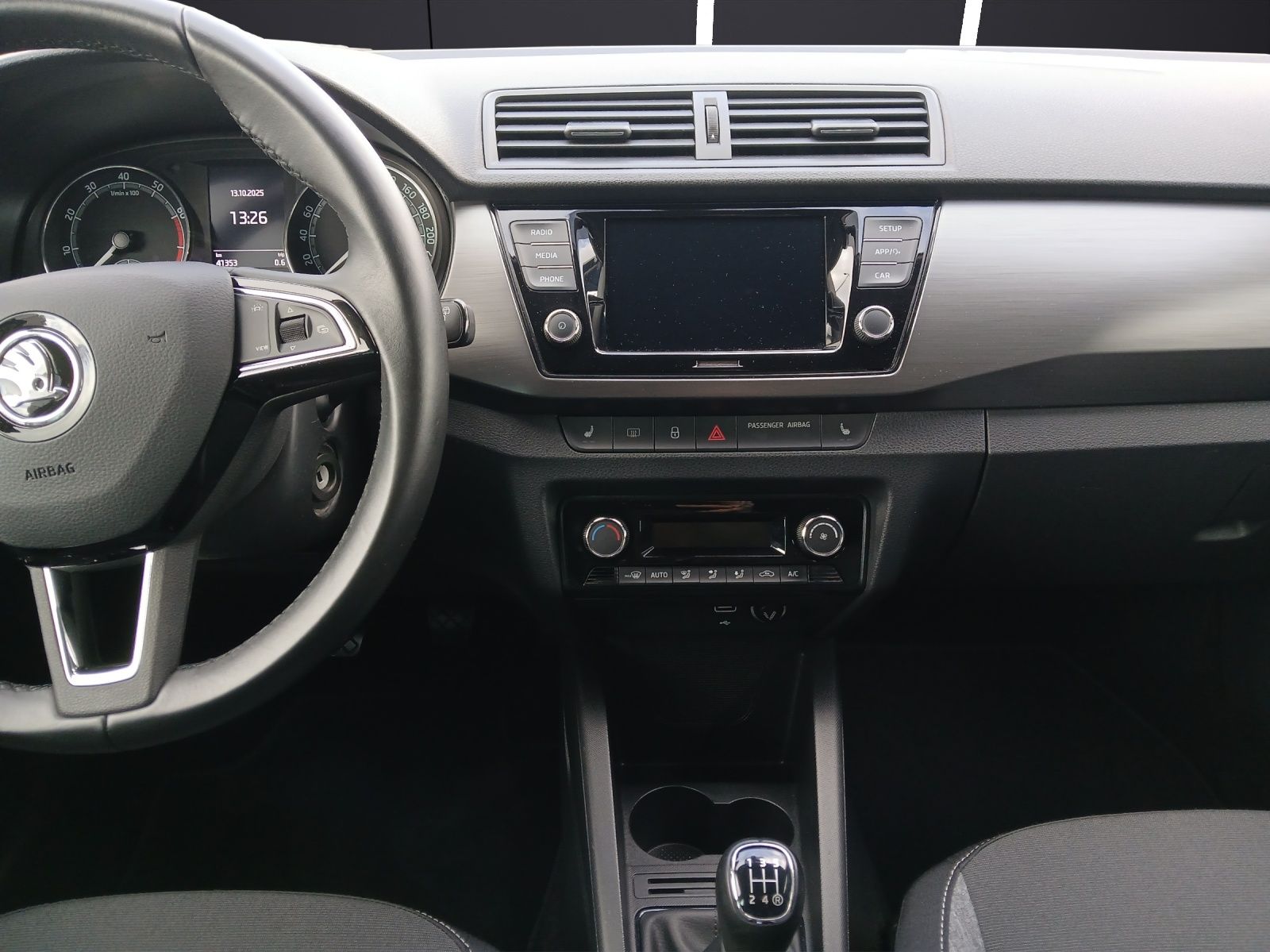 Fahrzeugabbildung SKODA Fabia TSI Drive-125 Climatronic GRA PDC SH LM