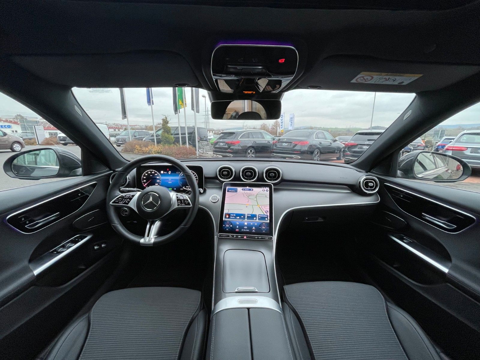Fahrzeugabbildung Mercedes-Benz C 300 e Avantgarde Digital+S-Dach+AHK+Distr+