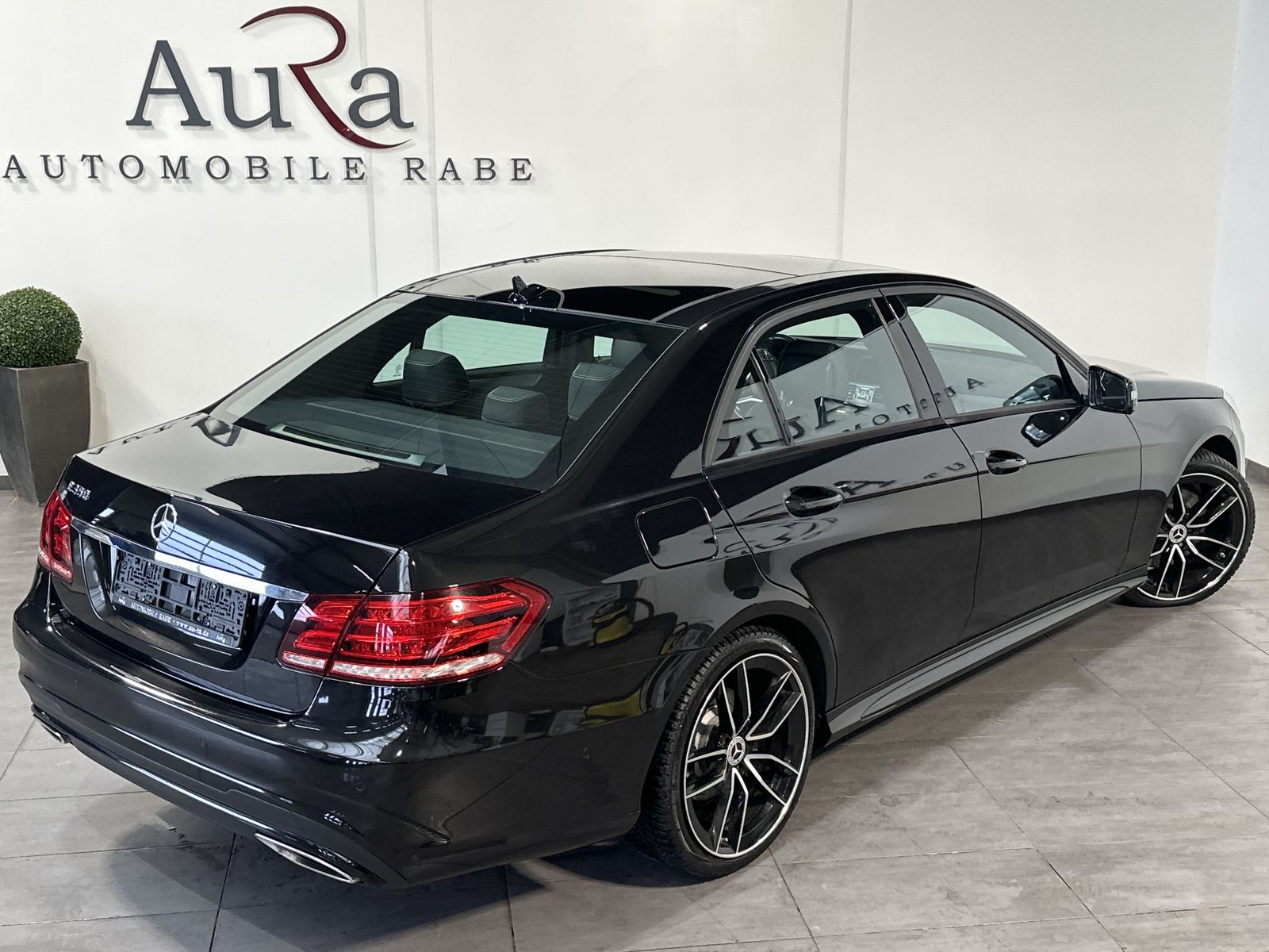 Fahrzeugabbildung Mercedes-Benz E 350 BlueTec 4Matic AMG-Line NAV+LED+PANO+SPURH