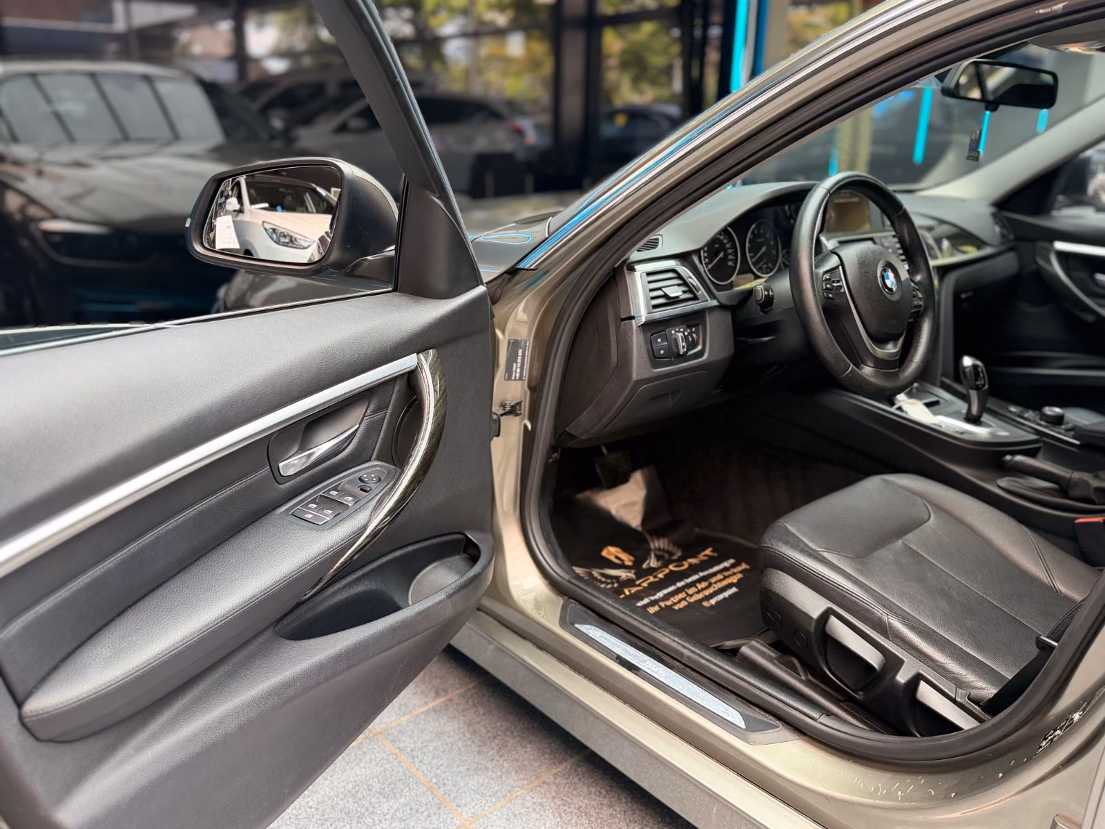 BMW 320 3 Touring 320 i xDrive Luxury Line/Volleder/