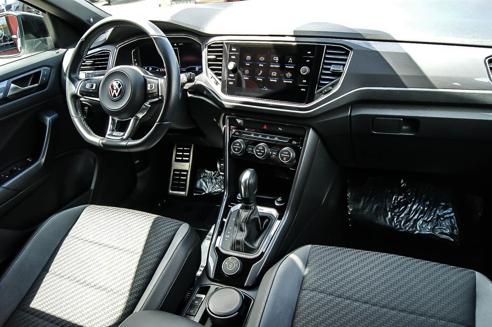 Fahrzeugabbildung Volkswagen T-Roc 2.0TDI Sport 4Motion R-Line PANORAMA LED