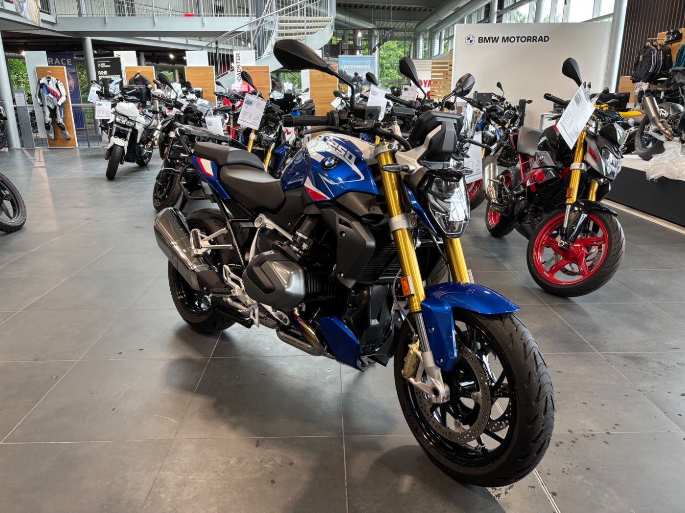 Fahrzeugabbildung BMW R 1250 R Style Sport 4 Pakete