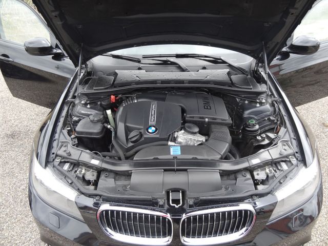 Fahrzeugabbildung BMW 335i M-Sportpaket/Xenon/1.Hand/Original Zustand