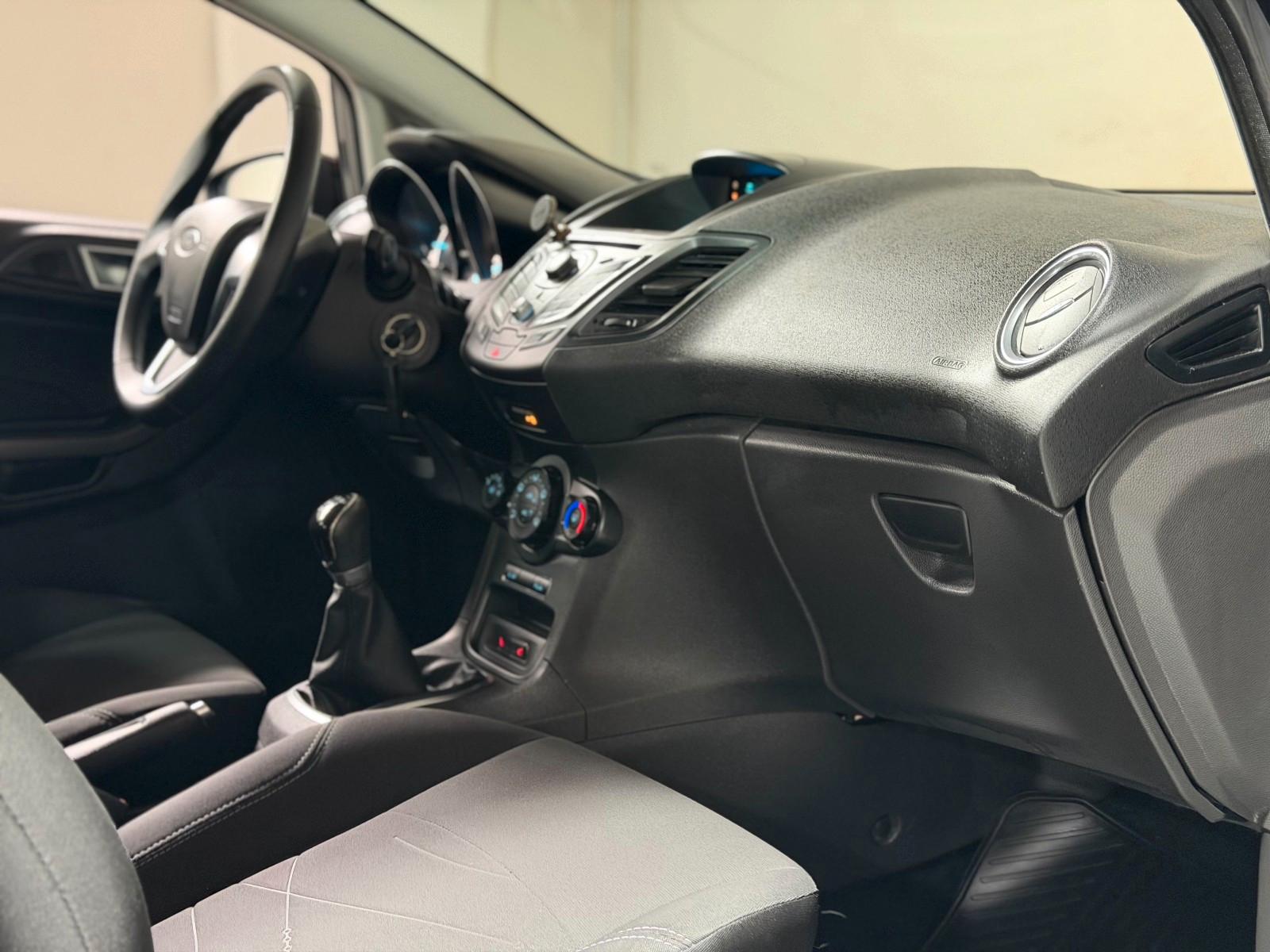 Ford Fiesta Edition Winterpaket USB PDC