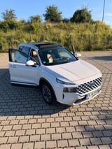 Hyundai Santa Fe Hybrid 4WD Prime-Vollausstatung - silberne Hyundai SANTA FE