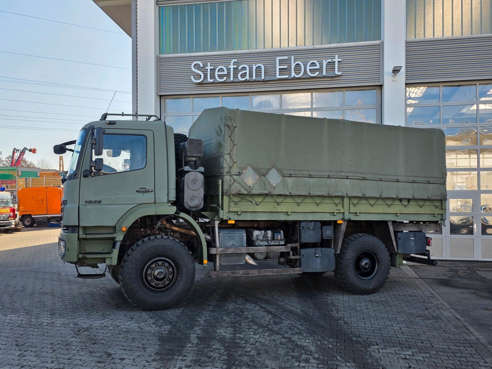 Fahrzeugabbildung Mercedes-Benz Axor 1829 A 4x4 Klima Standheizung 3 Sitze