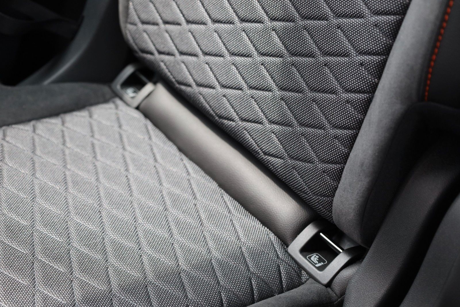 Fahrzeugabbildung SEAT Tarraco 1.4 e-HYBRID FR *SHZ*LED*AHK schwenkbar
