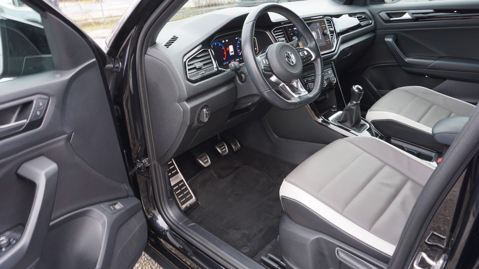 Fahrzeugabbildung Volkswagen T-Roc Style, Leder, Kamera, Black Edition, LED