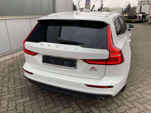 V60 D3 Kombi Momentum Pro