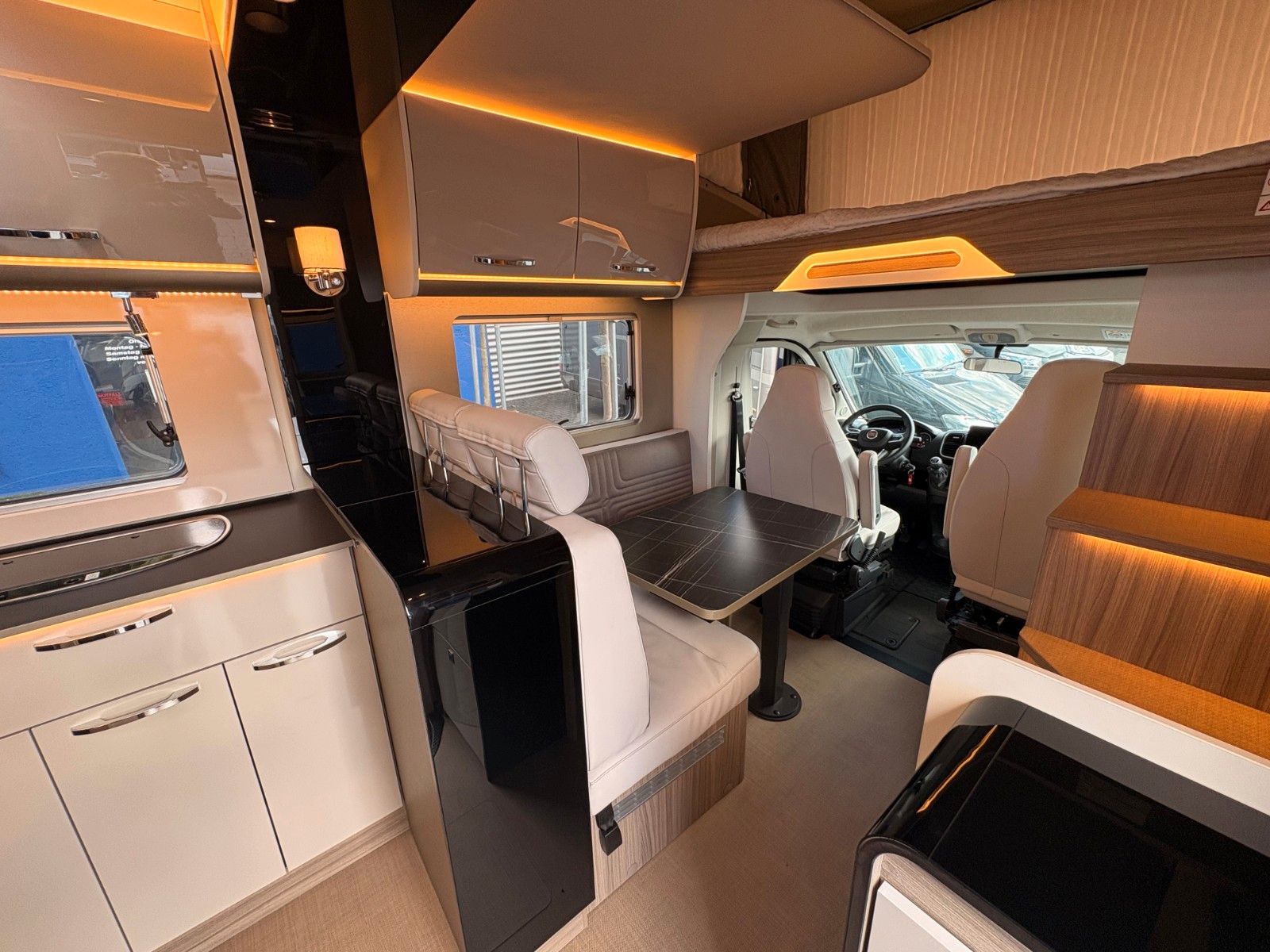 Fahrzeugabbildung Bürstner Lyseo Gallery 689 Harmony SIE SPAREN 39.034 €!
