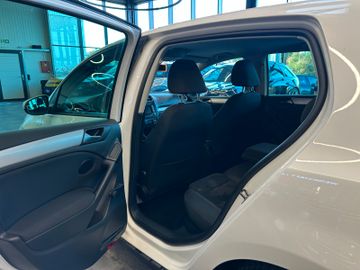 Volkswagen Golf VI*TEMPO*NAVI*PDC*ALCANTARA*1-HAND*