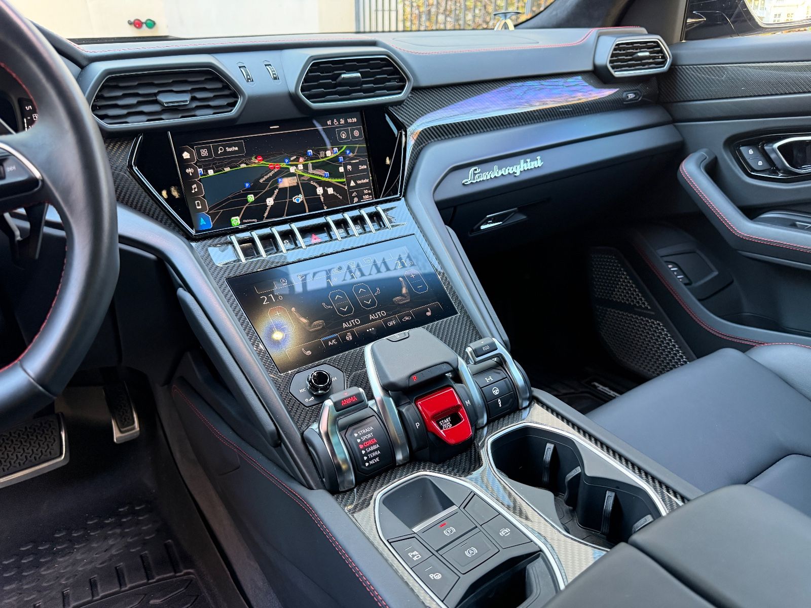 Fahrzeugabbildung Lamborghini Urus 4.0 AKRAPOVIČ*CARBON*PANO*HEADUP*B&O*MEMO*