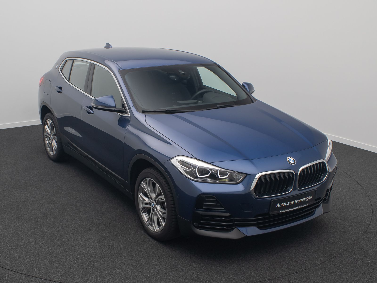 BMW X2 sD18i GeschwindigReg DAB ParkAs Sportsitz 18" foto 3