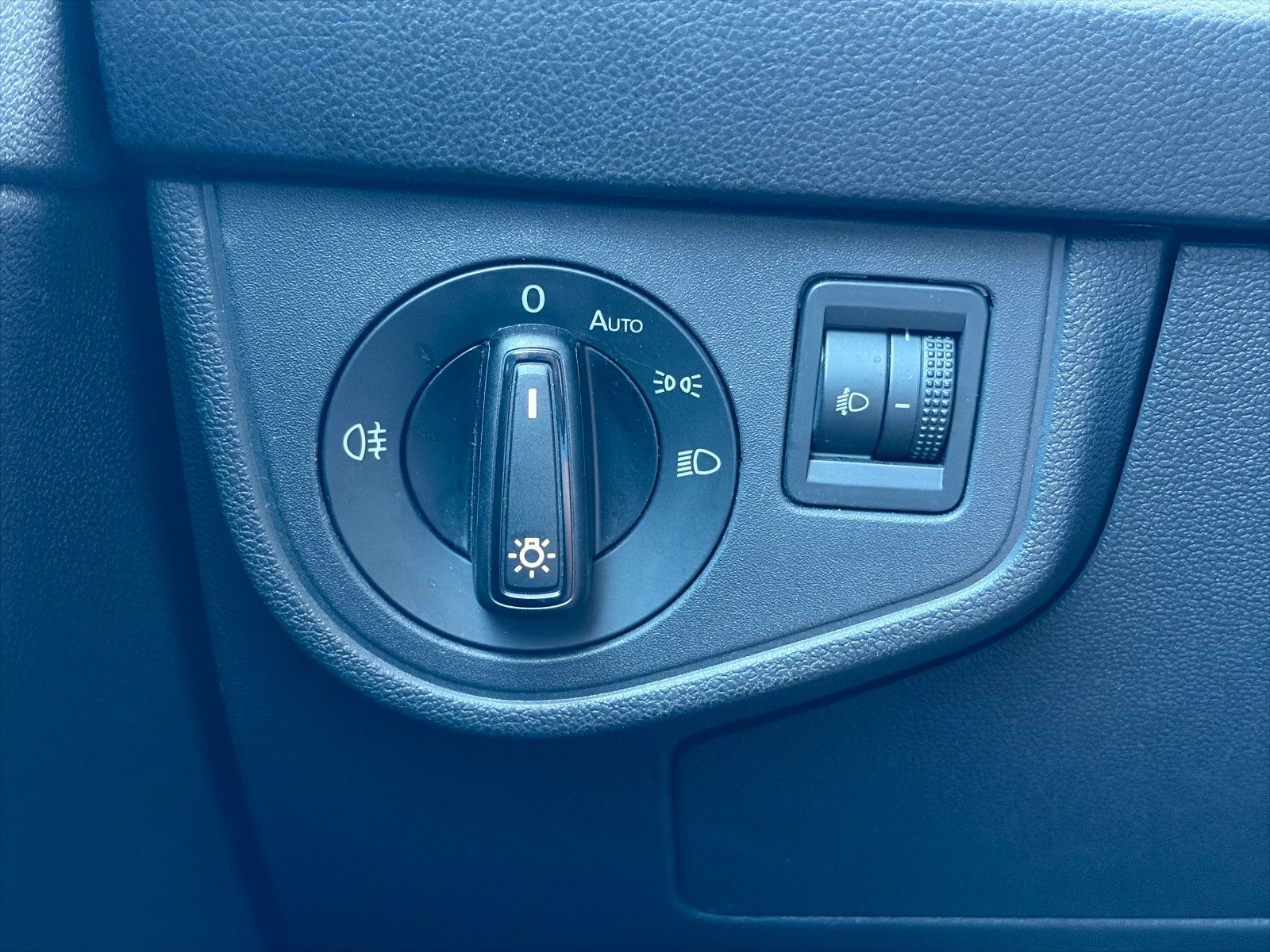 Fahrzeugabbildung Volkswagen Polo VI Move*SHZ*ViCo*NAVI*LED***