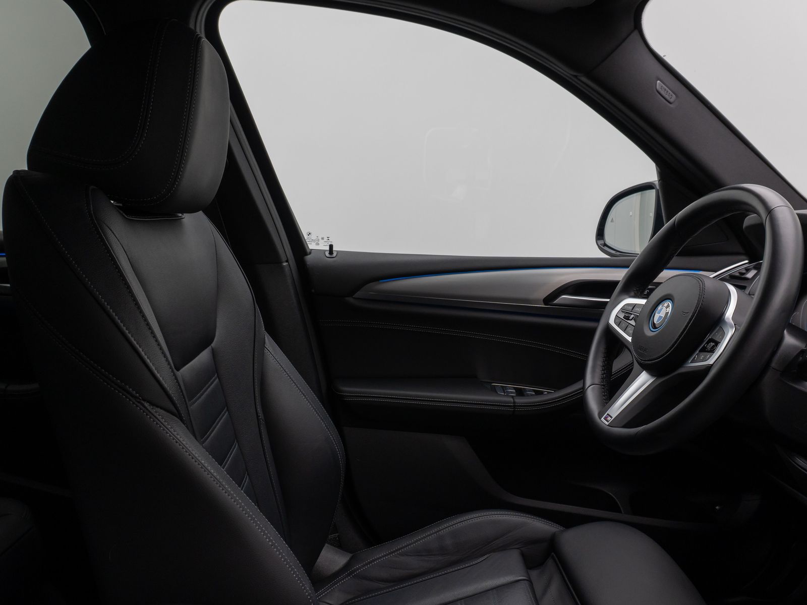 Fahrzeugabbildung BMW X3 xD30e M Sport 360° DAB HiFi AHK Leder 19Zoll
