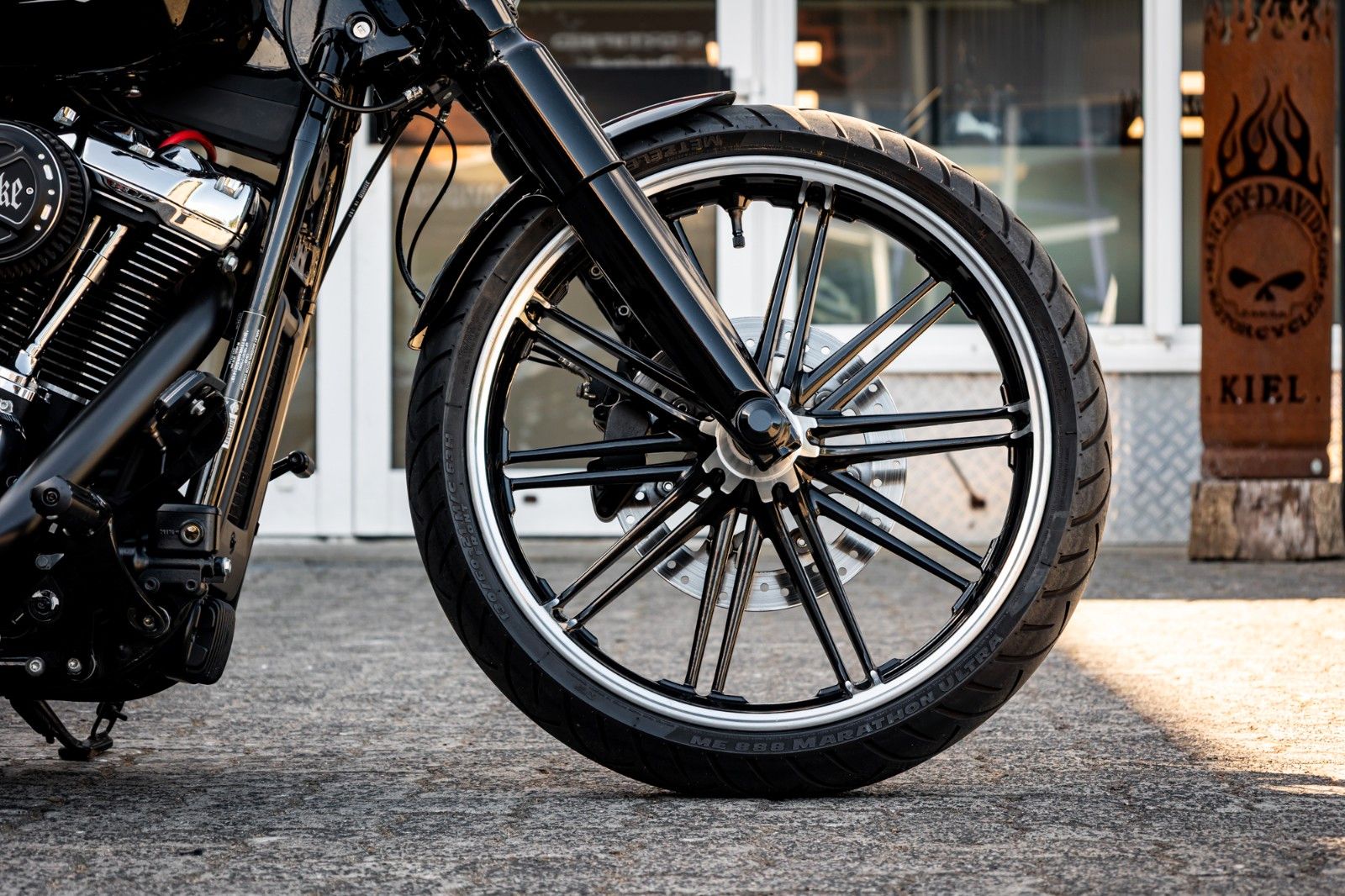 Fahrzeugabbildung Harley-Davidson FXBRS Breakout 114 cui - Jekill & Hyde