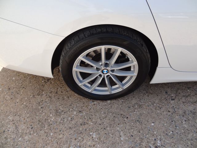 Fahrzeugabbildung BMW 318d/1.Hd/Widesreen/LED/Navi/SitzH/TopZustand