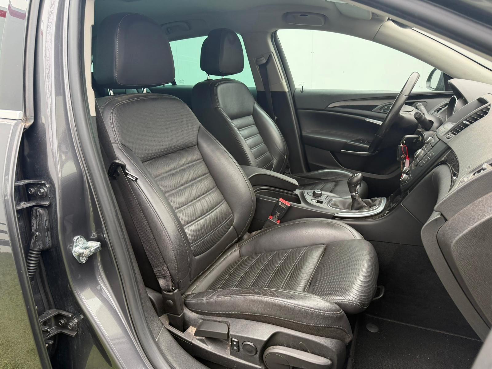 Opel Insignia SportsTourer Innovation S-Heft / 2.HD!