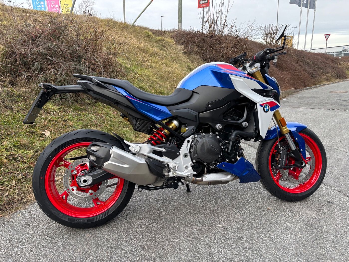 Fahrzeugabbildung BMW F 900 R Style Sport 2 Pakete
