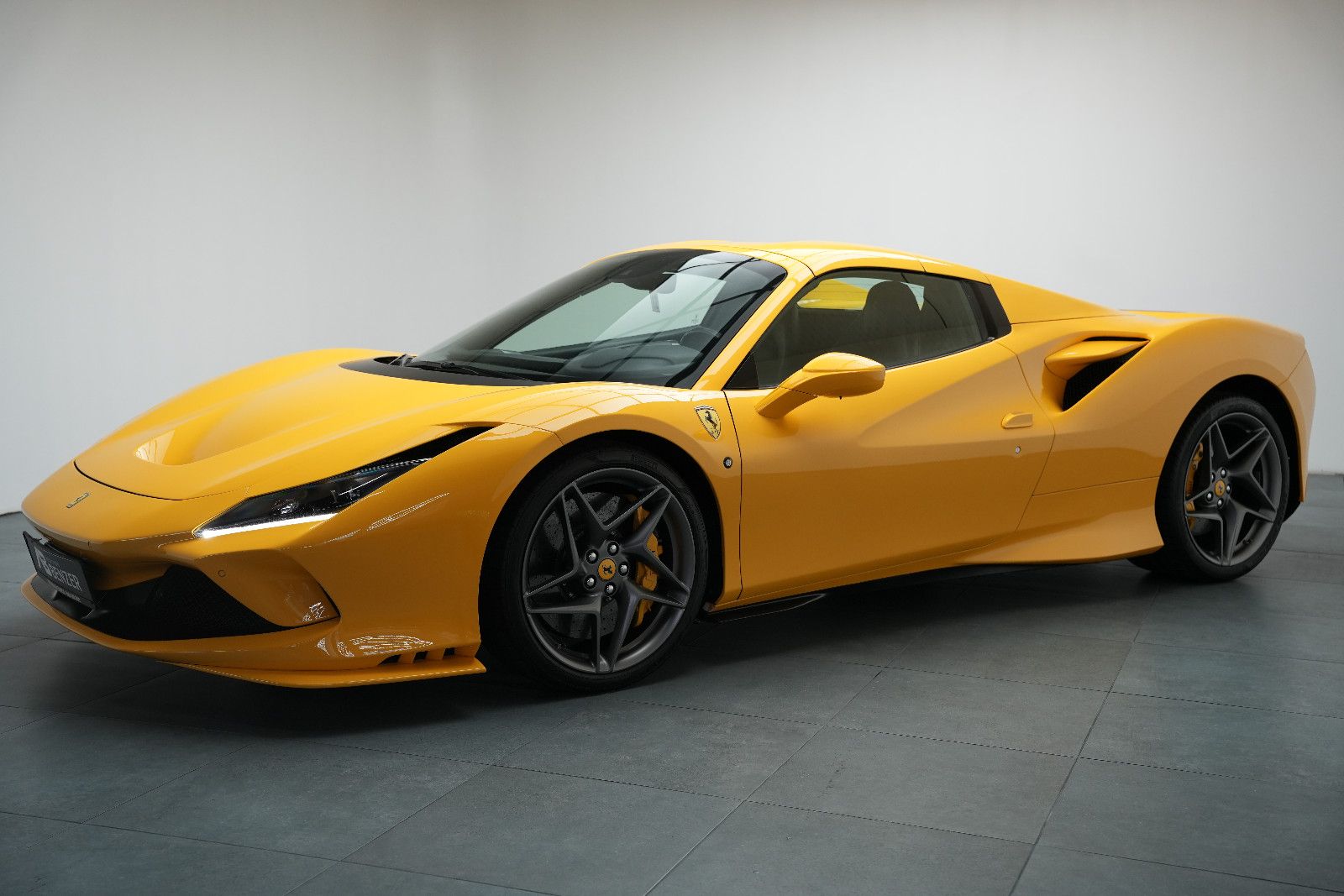 Fahrzeugabbildung Ferrari F8 Spider Giallo Modena *Lift*Carbon*Kamera*