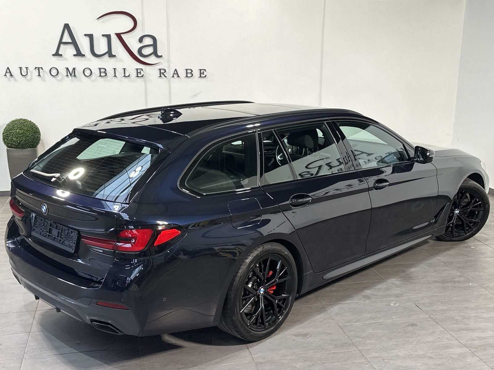 Fahrzeugabbildung BMW 530i Touring M-Sport NAV+LED+PANO+KAMERA+HEAD-UP