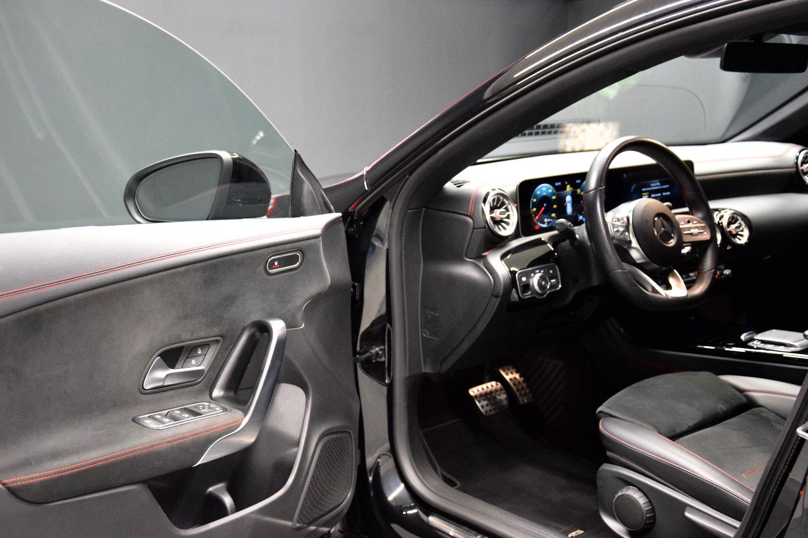 Fahrzeugabbildung Mercedes-Benz CLA 250 Shooting Brake AMG Kamera Night Tempomat