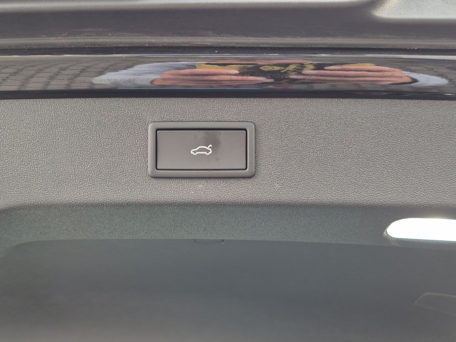 Fahrzeugabbildung SKODA Enyaq Coupé 85 Loft Matrix AHK WäPu Navi Pano AC