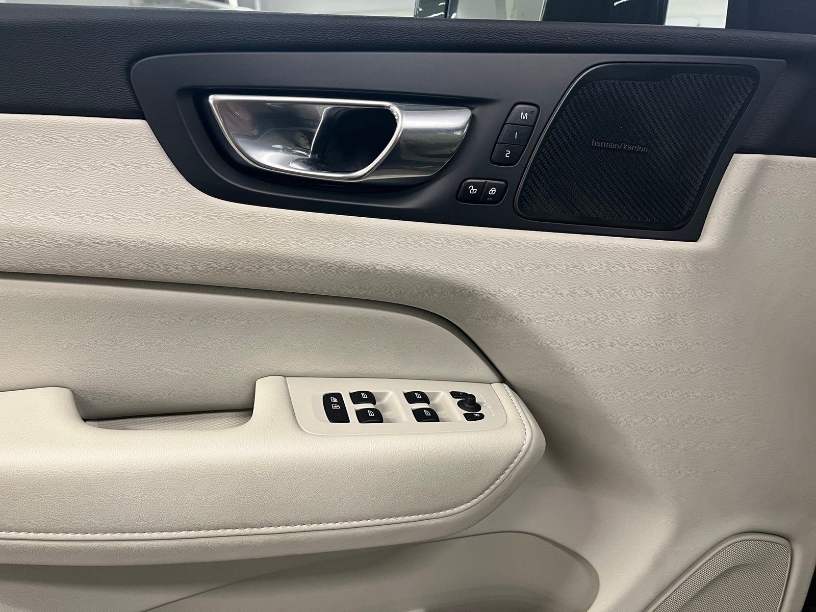 Fahrzeugabbildung Volvo XC 60 B5 AWD Inscription HUD*360°*Kardon*AHK*