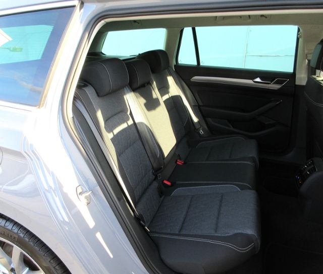 Passat Variant 2.0 TDI R-LINE EXT./AHK/18-ZOLL/L