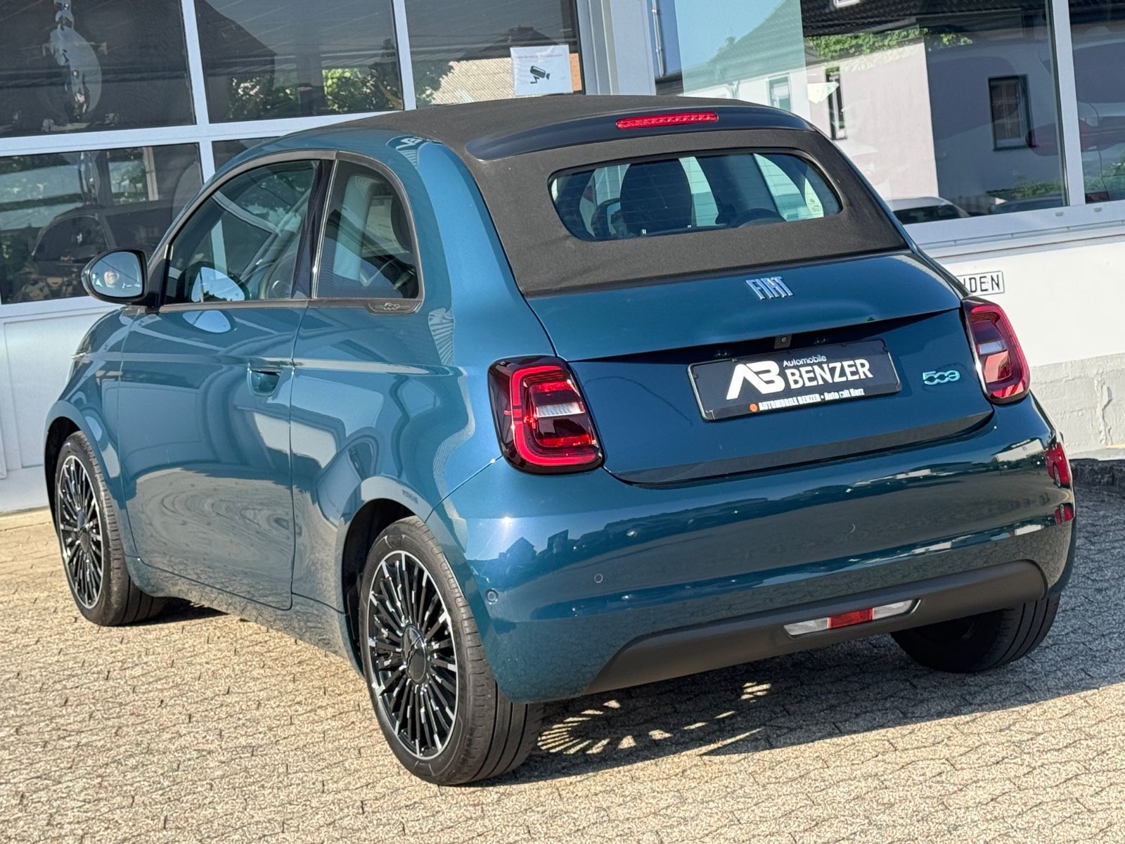 Fahrzeugabbildung Fiat 500 e Icon/Cabrio/ACC/LED/Navigation/R-Cam/42kWh