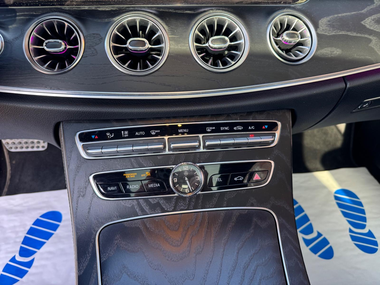 Mercedes-Benz E 220 *AMG Line*Widescreen*Voll Leder*Pano*