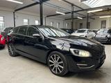 Volvo V60 Kombi Summum AWD *2.HD*SCHECKHEFT*XENON*PDC* - Volvo V60 Summum mit Hybrid-Antrieb (Diesel/Elektro)