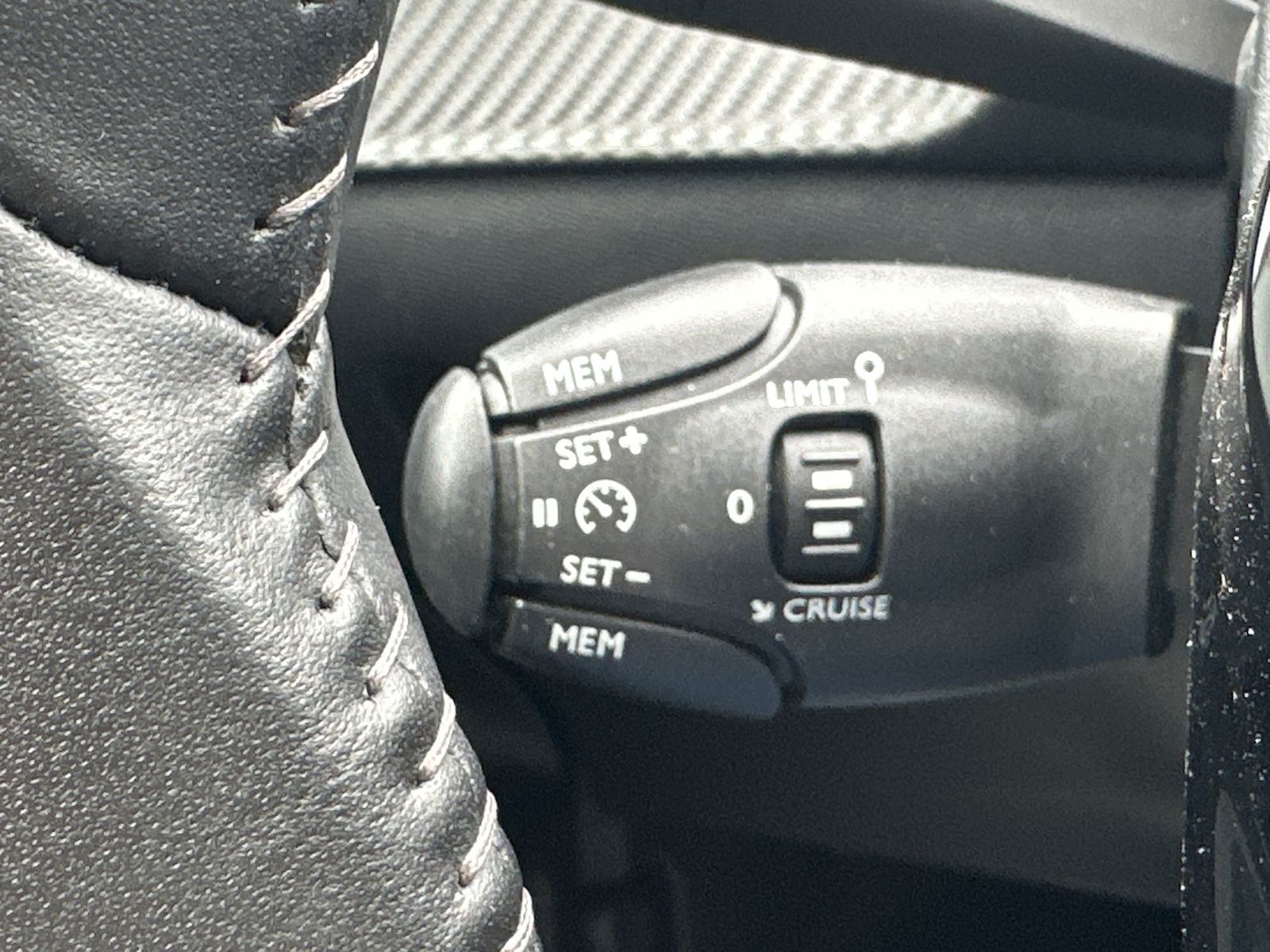 Fahrzeugabbildung Peugeot 208 e Active NAV+LED+DAB+KOMFORT-PAKET+SPURHALTE