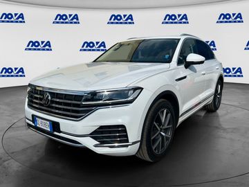 Volkswagen Touareg - 1