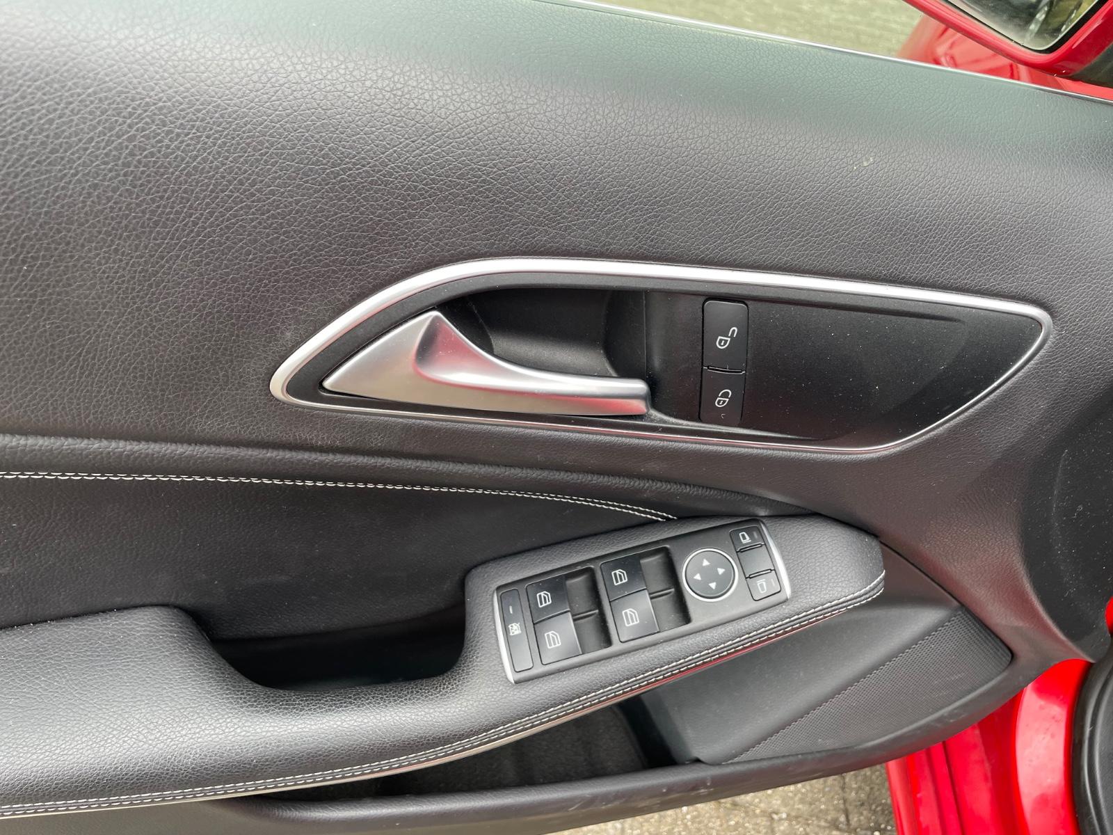 Mercedes-Benz A 250 4Matic AUT/NAVI/XENON/ALU/STANDHEIZUNG/TOP