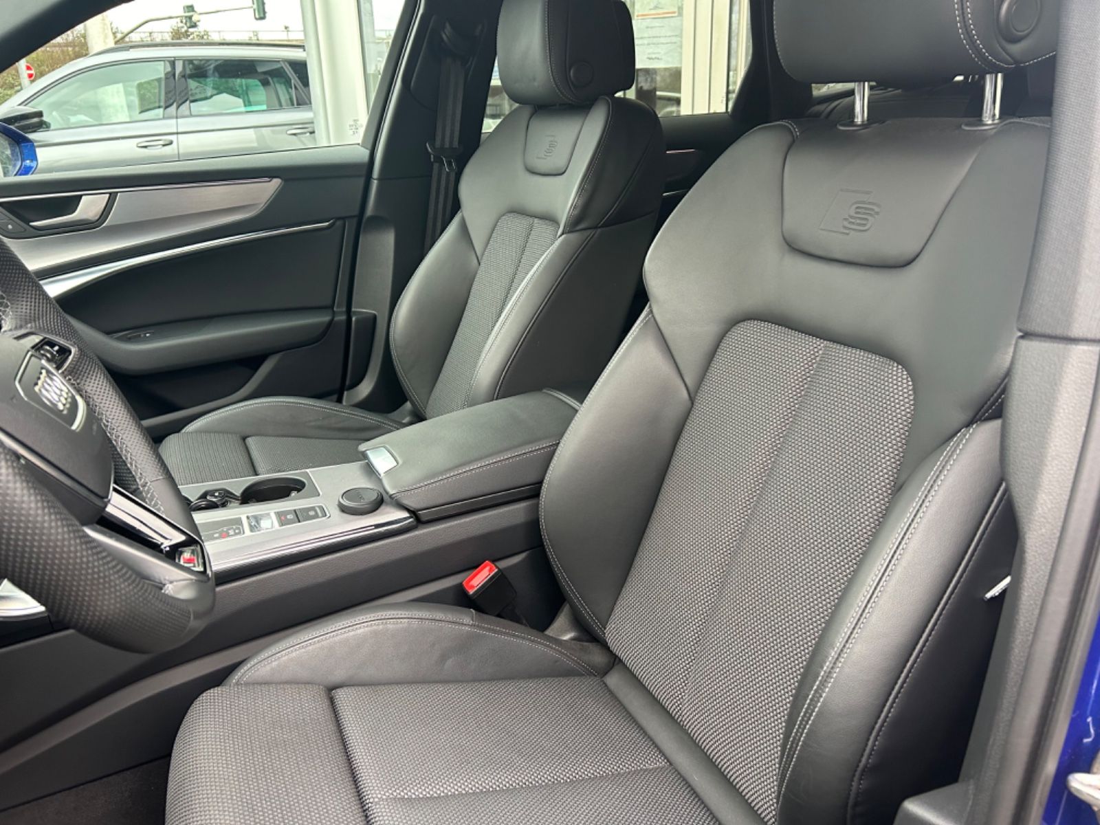 Fahrzeugabbildung Audi A6 Avant 40 TDI quattro sport Matrix Navi