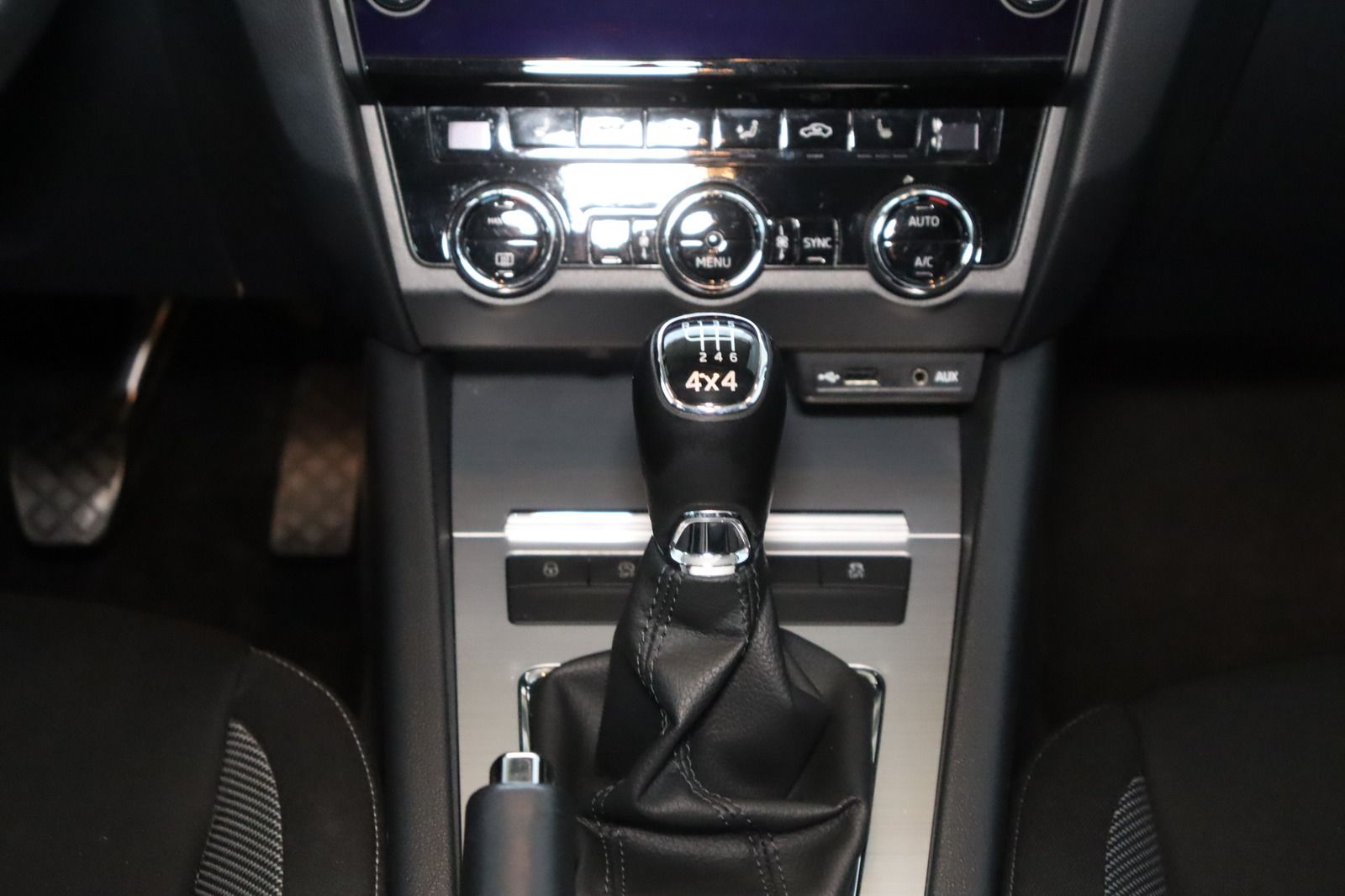 Fahrzeugabbildung SKODA Octavia Combi 2.0 TDI 4 x4 1. Hand Ambition