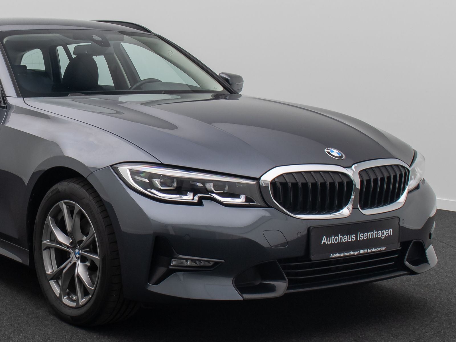 Fahrzeugabbildung BMW 320i Sport Line Alarm DAB FernlichtAss PDC LED