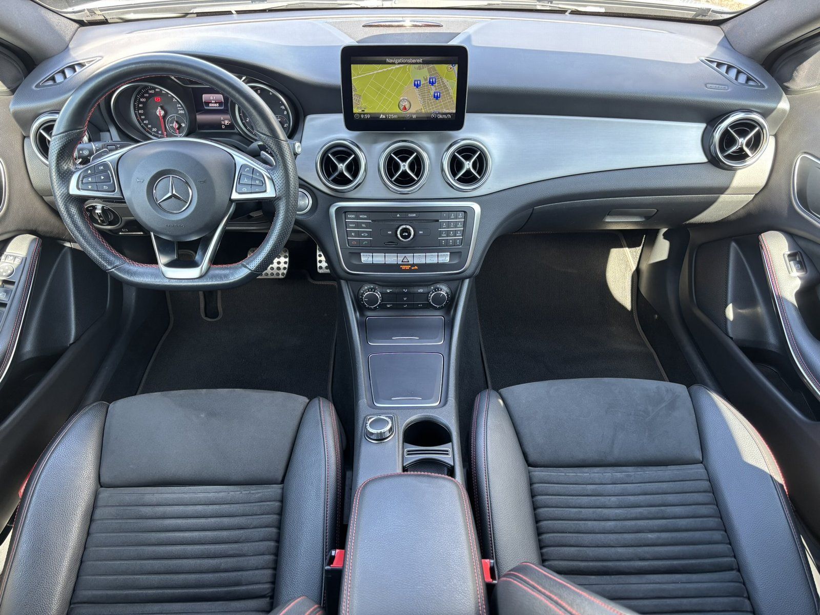 Fahrzeugabbildung Mercedes-Benz GLA 200 AMG*LED*DIGITALES-RADIO*NAVI*CD-PLAYER*