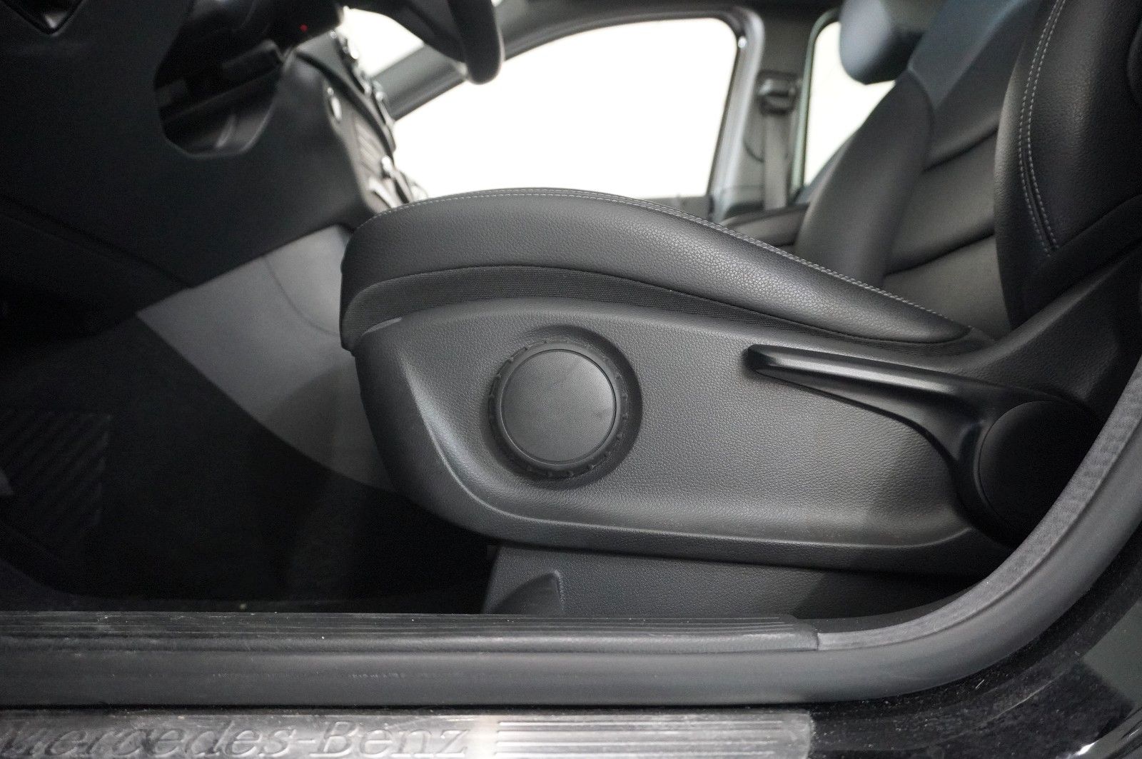 Fahrzeugabbildung Mercedes-Benz B 200 URBAN NAVI/LED/SHZ/PDC/TEMP./LEDER/KLIMA