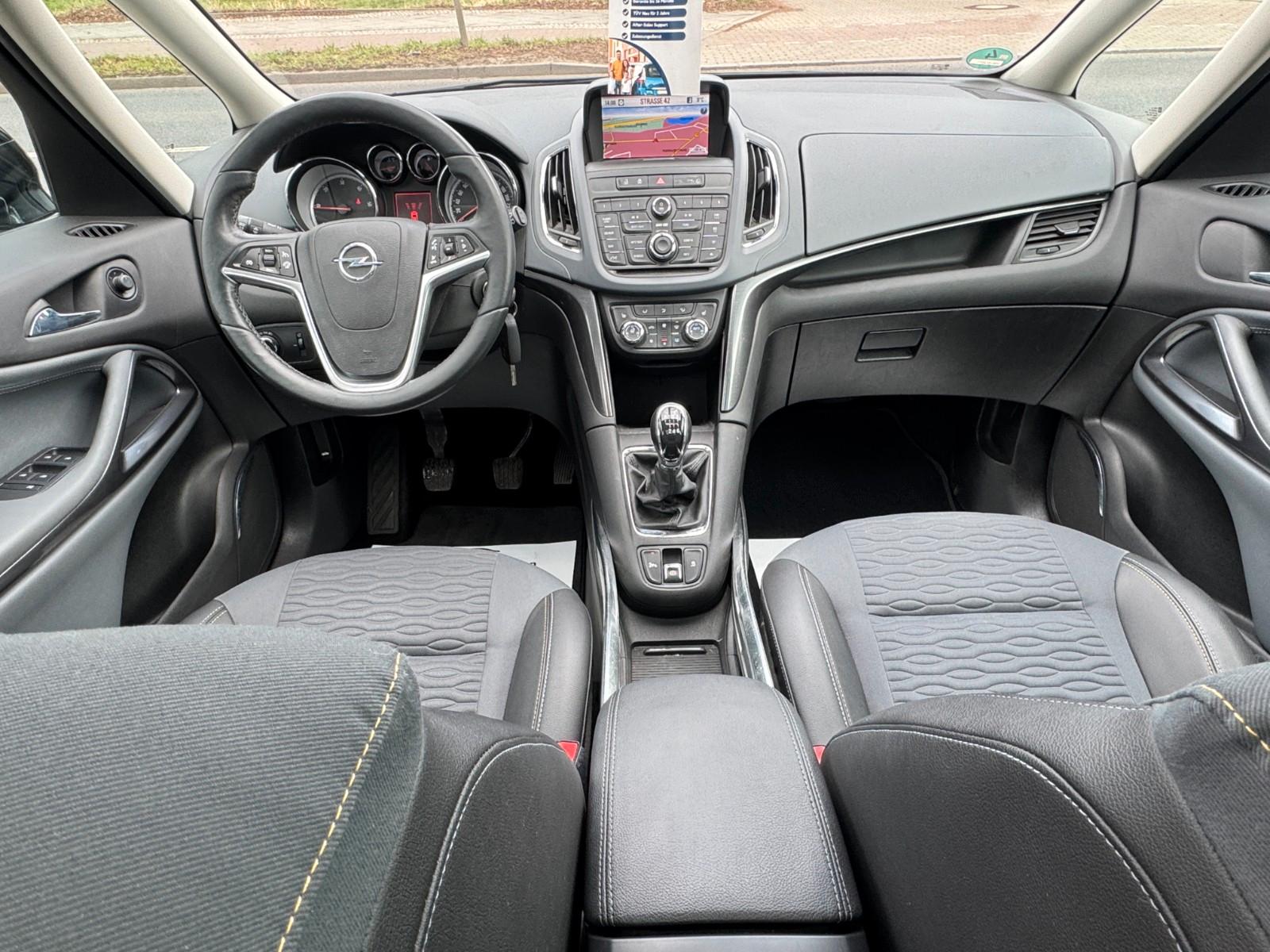 Opel Zafira C 2.0D*Leder*7Sitze*Xenon*Pano*Navi*VOLL!