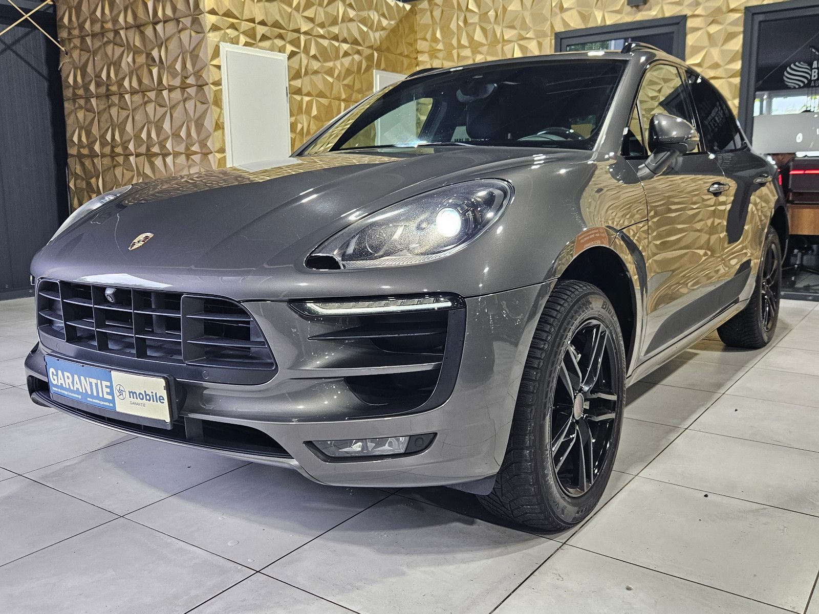 Fahrzeugabbildung Porsche Macan S /SPORT-DESIGN/PANO/CARBON/360°/LED/BOSE/