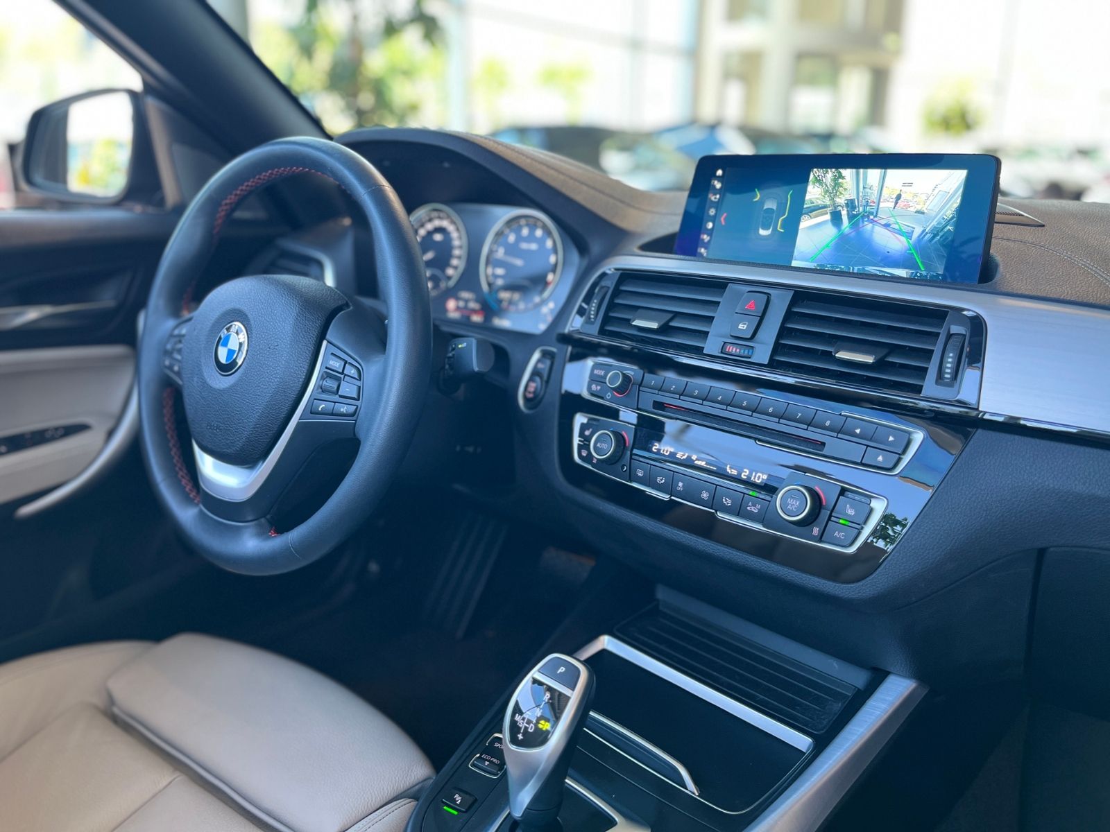 Fahrzeugabbildung BMW 220i Cabrio Sport Line H/K LEDER LED NAV SHZ 18"