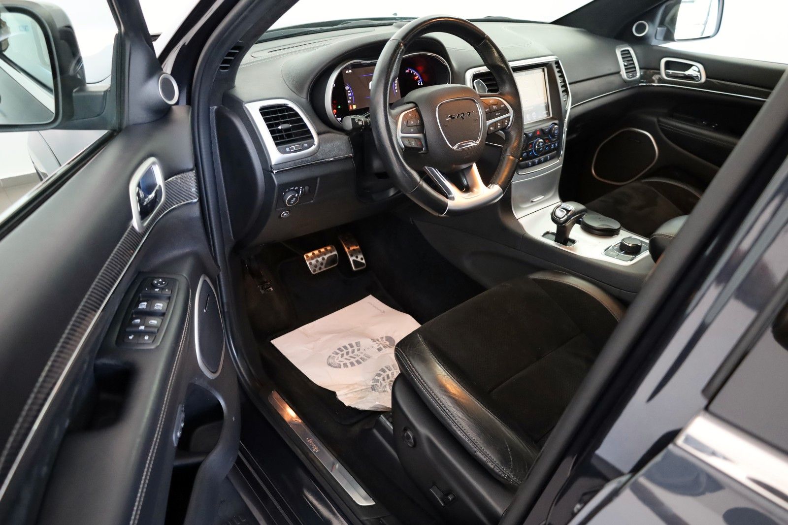 Fahrzeugabbildung Jeep Grand Cherokee 6.4 V8 HEMI SRT Leder,Navi,ACC,SH