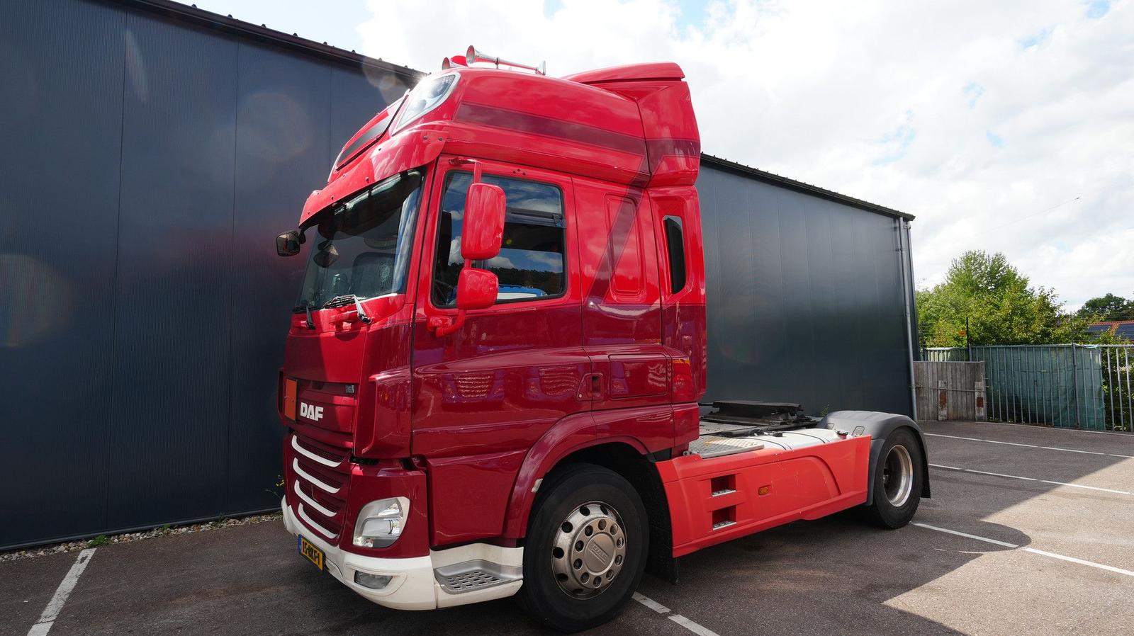 DAF CF 440 tractor unit 598.000km